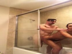 Ficken unter der Dusche mit Shemale Khloe Kay
