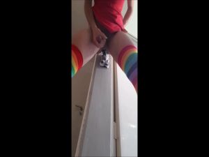 Amateur Transe hat Spaß mit Monsterdildo